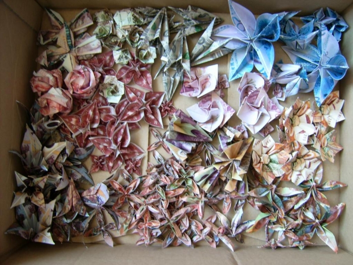 Anya Midori - www.faltsucht.de - Eine ganze Kiste voller Geldschein-Blüten!